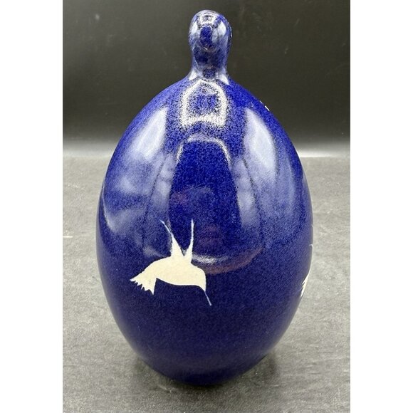 Vintage Blue Bird Topped Art Pottery Ceramic Figurine White Bird Design Signed - Picture 2 of 7